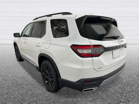 New 2025 Honda Pilot Touring image 3