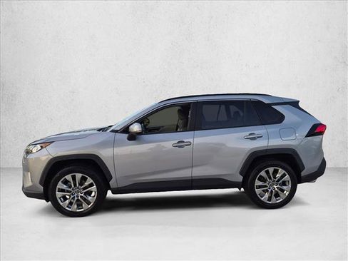 Used 2019 Toyota RAV4 XLE Premium FWD image 8