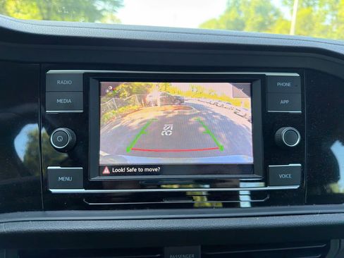 Used 2024 Volkswagen Jetta SE w/ Panoramic Sunroof Package image 31