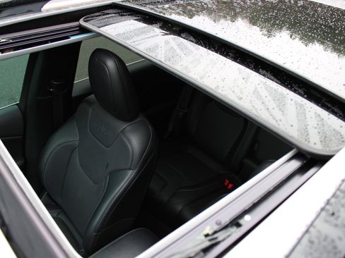 Used 2022 Jeep Cherokee Latitude Lux w/ Sun & Sound Group image 9