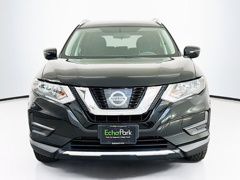 Used 2017 Nissan Rogue SV AWD/4WD image 2