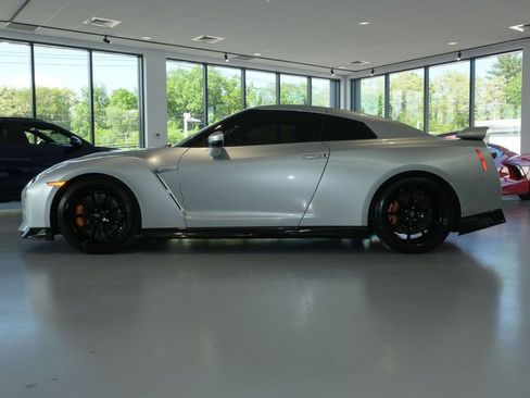 Used 2023 Nissan GT-R Premium w/ Floor Mat Package AWD/4WD image 4