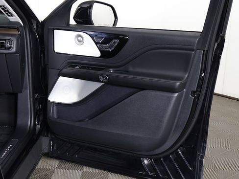 Used 2025 Lincoln Aviator Reserve w/ Equipment Group 201A AWD/4WD image 31