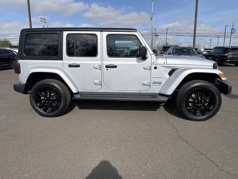 Used 2023 Jeep Wrangler Unlimited Sahara w/ Cold Weather Group AWD/4WD image 7