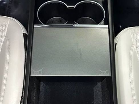 Used 2026 Tesla Model Y Long Range image 36