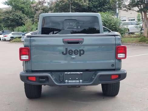 Used 2024 Jeep Gladiator Sport AWD/4WD image 4