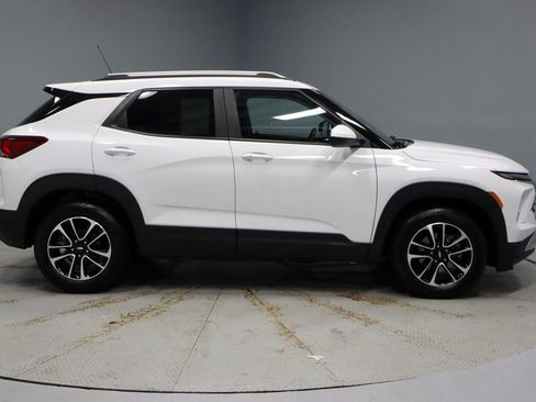 Used 2024 Chevrolet TrailBlazer LT w/ LT Cold Weather Package FWD image 12