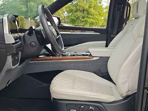 Certified 2025 Cadillac Escalade Sport Platinum AWD/4WD image 21