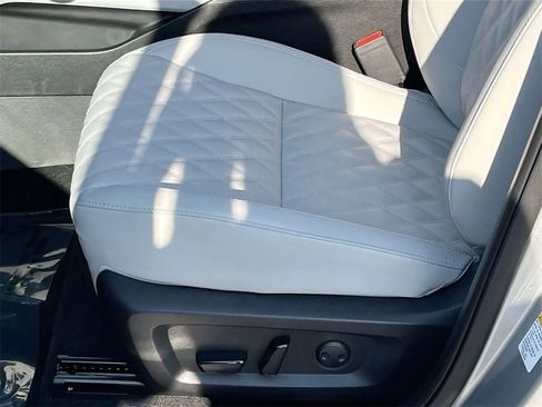 New 2025 Mitsubishi Outlander SEL image 23