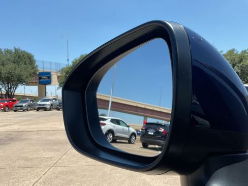 Used 2025 Nissan Rogue SV FWD image 21