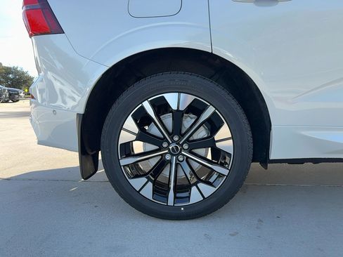 New 2026 Volvo XC60 B5 Plus w/ Protection Package Premier image 7