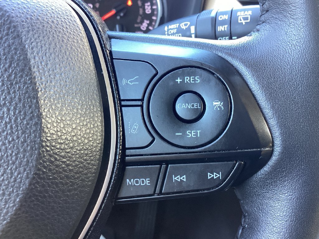Used 2020 Toyota RAV4 XLE Premium AWD/4WD image 38