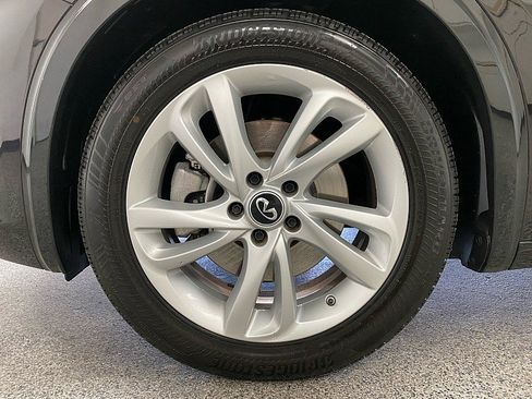 Used 2018 INFINITI QX30 4d SUV FWD Luxury image 23