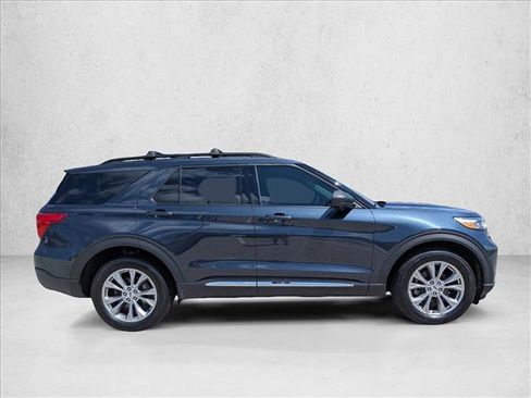 Certified 2023 Ford Explorer XLT w/ Equipment Group 202A AWD/4WD image 7