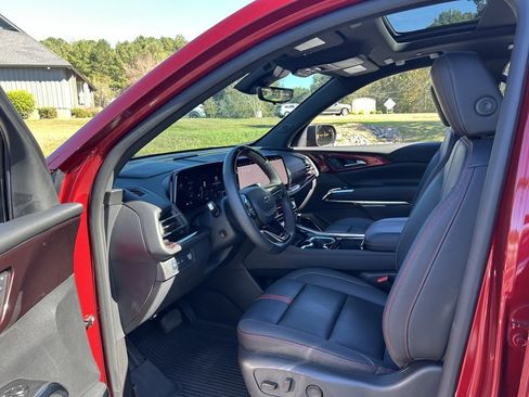 Used 2024 Chevrolet Traverse RS w/ LPO, Floor Liner Package image 40