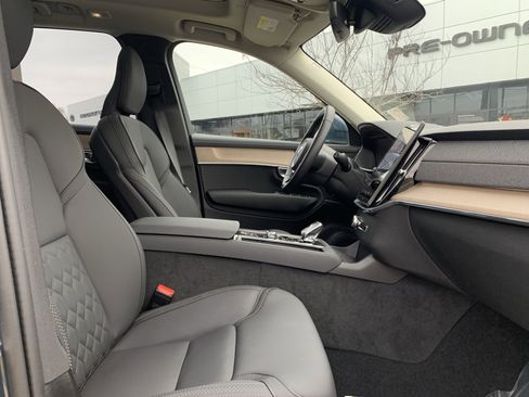 Used 2025 Volvo XC90 B6 Plus image 35