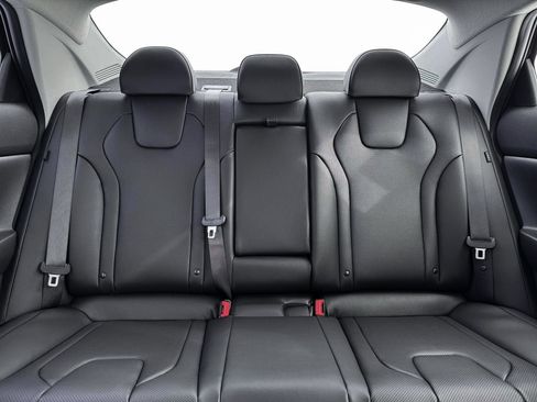 New 2026 Hyundai Elantra Limited image 16