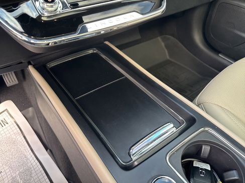 Used 2025 Lincoln Corsair Grand Touring w/ Jet Appearance Package image 33