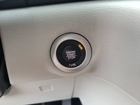 Used 2024 Chrysler Pacifica Touring-L FWD image 24