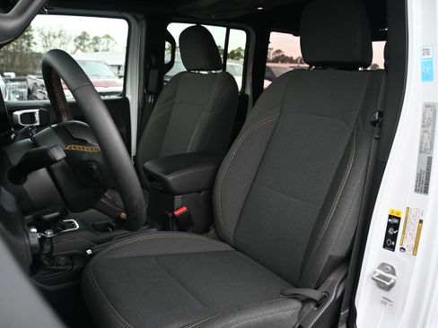 Used 2024 Jeep Wrangler Willys image 7