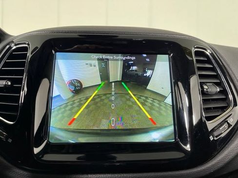 Used 2018 Jeep Compass Limited w/ Navigation Group AWD/4WD image 28