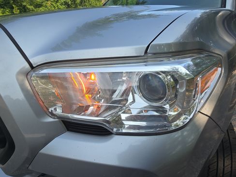 Used 2020 Toyota Tacoma SR w/ SR Convenience Package RWD image 33