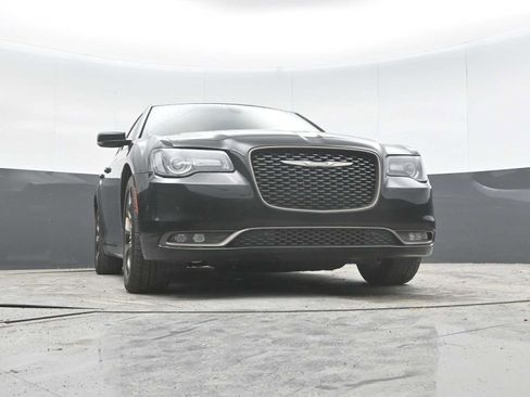 Used 2017 Chrysler 300 S w/ 300S Premium Group 2 w/2_L AWD/4WD image 27