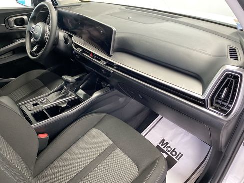 Certified 2025 Kia Sorento LX FWD image 29