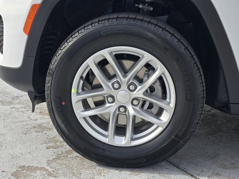 New 2025 Jeep Grand Cherokee Laredo RWD image 10