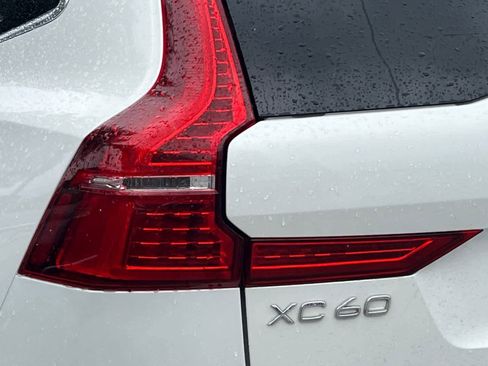 Used 2023 Volvo XC60 B5 Plus image 34
