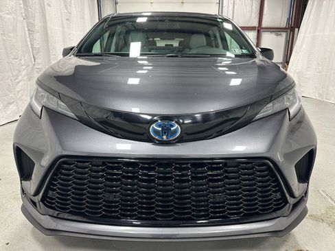 Used 2025 Toyota Sienna XSE image 2