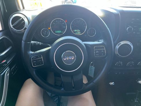 Used 2015 Jeep Wrangler Unlimited Sahara w/ Connectivity Group AWD/4WD image 16