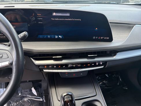 Used 2024 Cadillac XT4 Premium Luxury FWD image 19