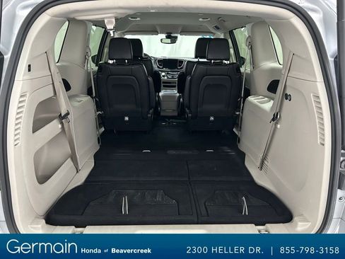 Used 2023 Chrysler Pacifica Touring-L image 33