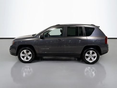Used 2017 Jeep Compass Latitude w/ Sun/Sound Group AWD/4WD image 5
