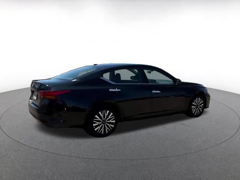 Used 2025 Nissan Altima 2.5 SV FWD image 15