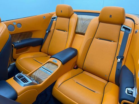 Used 2017 Rolls-Royce Dawn RWD image 15