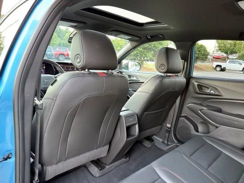 Used 2025 Chevrolet Trax RS w/ Sunroof Package FWD image 27