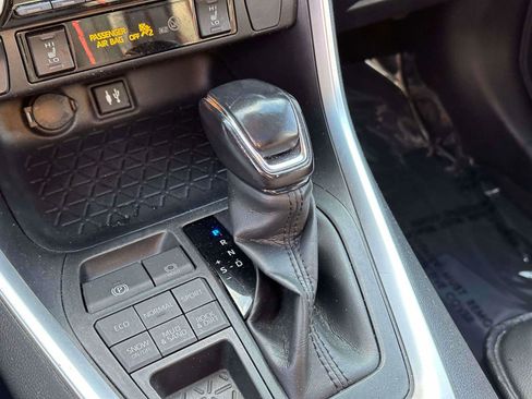 Used 2019 Toyota RAV4 XLE image 29