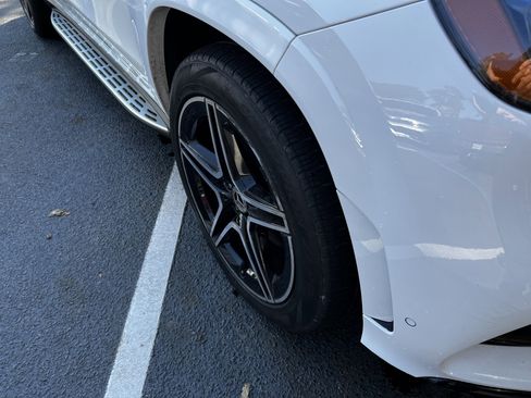 Used 2023 Mercedes-Benz GLS 450 4MATIC w/ AMG Line Exterior image 11