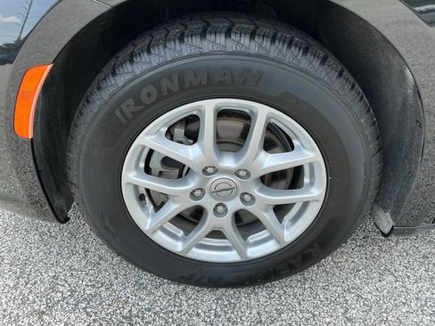 Used 2023 Chrysler Pacifica Touring-L FWD image 30