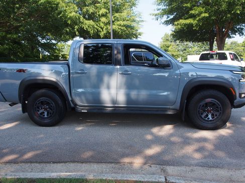 Used 2025 Nissan Frontier PRO-4X w/ Pro Convenience Package AWD/4WD image 9