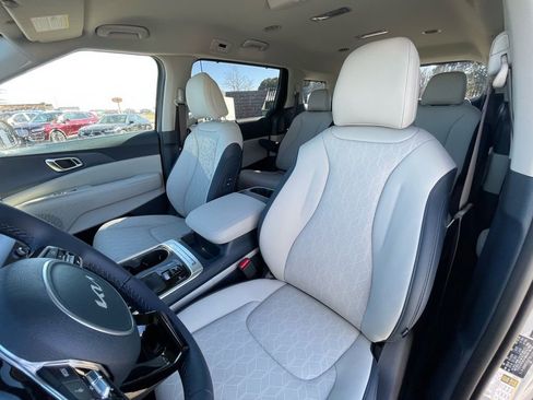 New 2026 Kia Carnival EX FWD image 22
