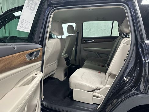 Used 2025 Volkswagen Atlas SE image 42