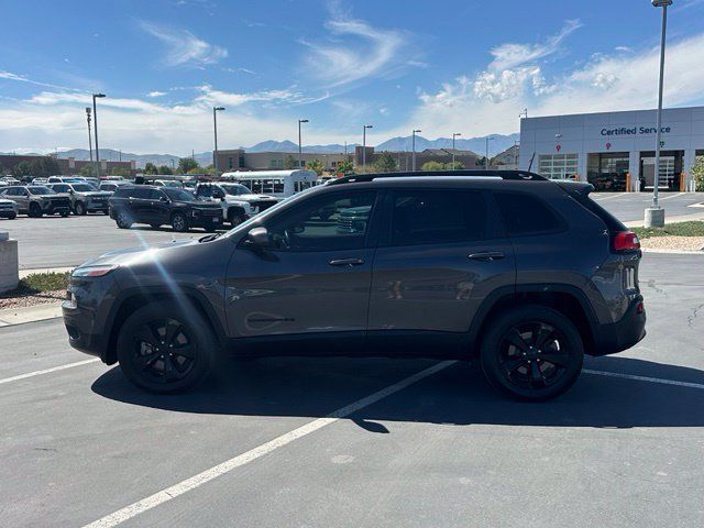 Used 2016 Jeep Cherokee Latitude AWD/4WD image 2