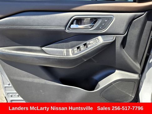 Used 2023 Nissan Rogue Platinum w/ Platinum Premium Package FWD image 24