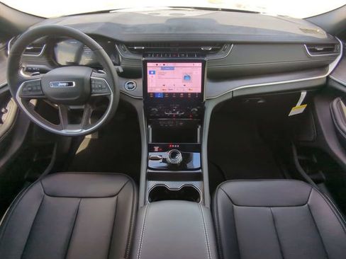 New 2025 Jeep Grand Cherokee Limited w/ Black Appearance Package image 18