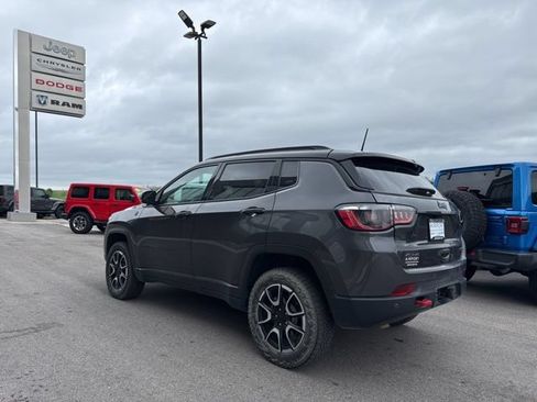 Used 2024 Jeep Compass Trailhawk w/ Trailhawk Convenience Group AWD/4WD image 5