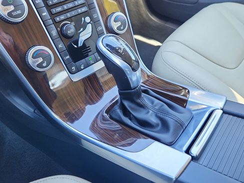 Used 2017 Volvo V60 T5 Premier w/ Convenience Package image 21