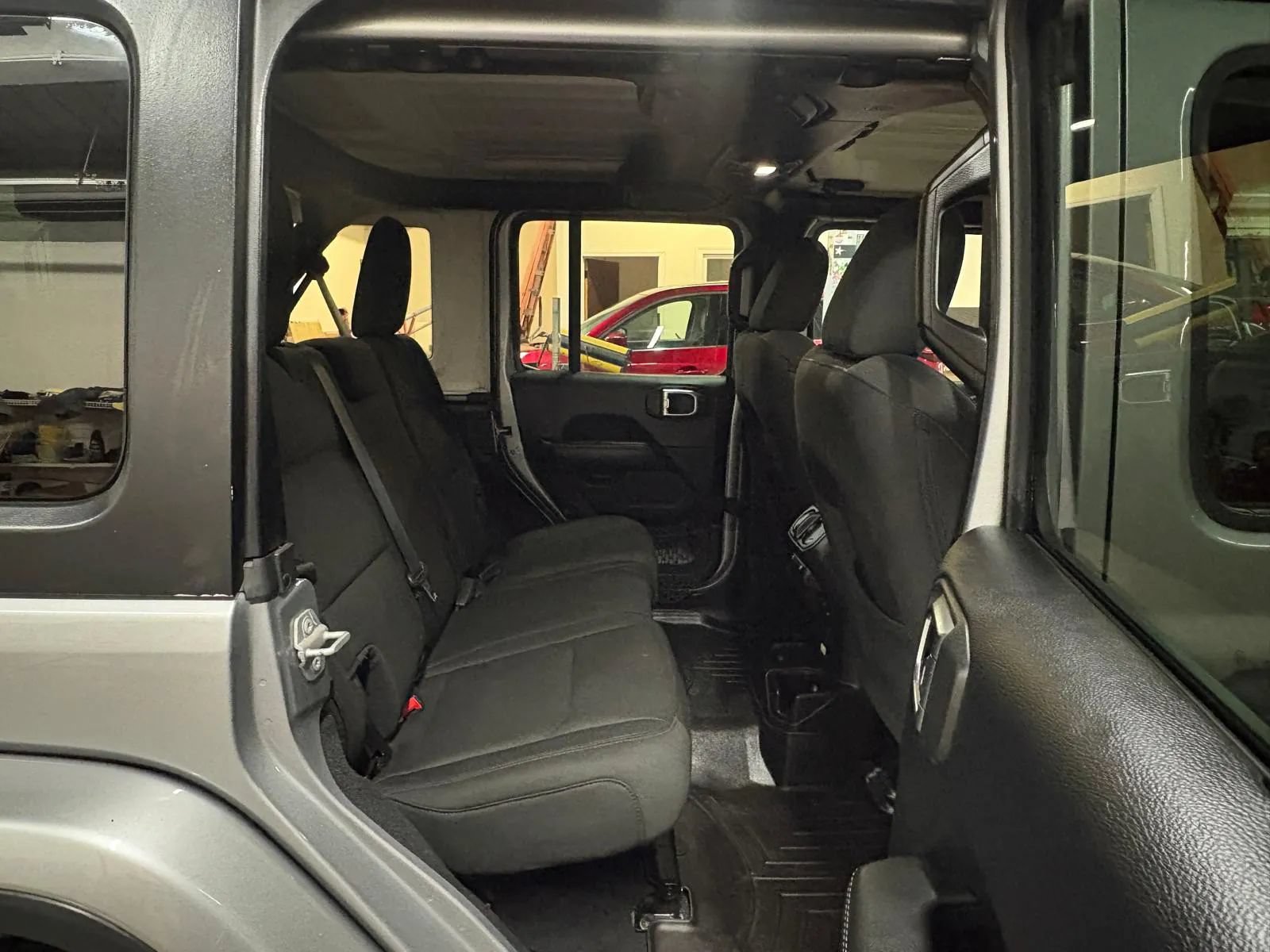 Used 2018 Jeep Wrangler Unlimited Sahara w/ Dual Top Group AWD/4WD image 20